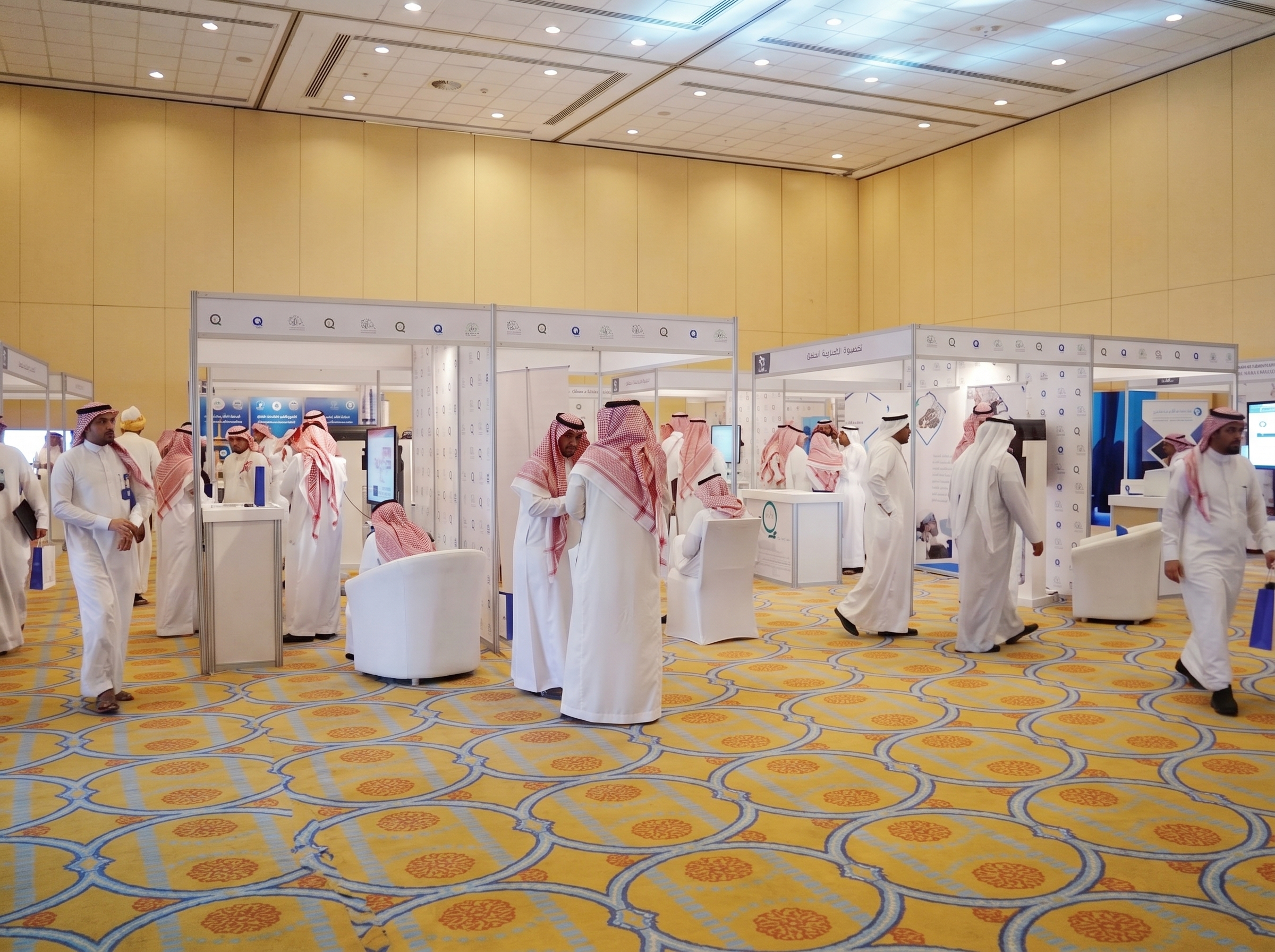 المعارض الثابتة والمتنقلة